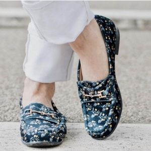 Cabi Carnaby velvet horsebit loafers size 7